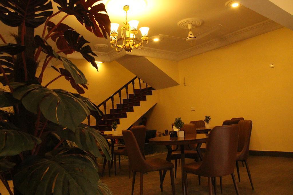 Luxury Inn Karachi Luaran gambar