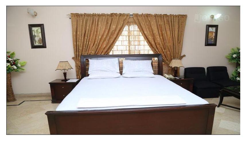Luxury Inn Karachi Luaran gambar