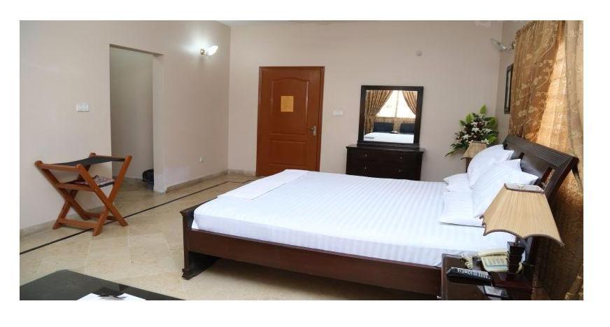 Luxury Inn Karachi Luaran gambar