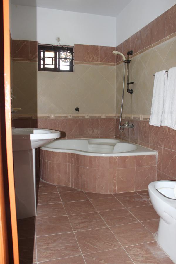 Luxury Inn Karachi Luaran gambar
