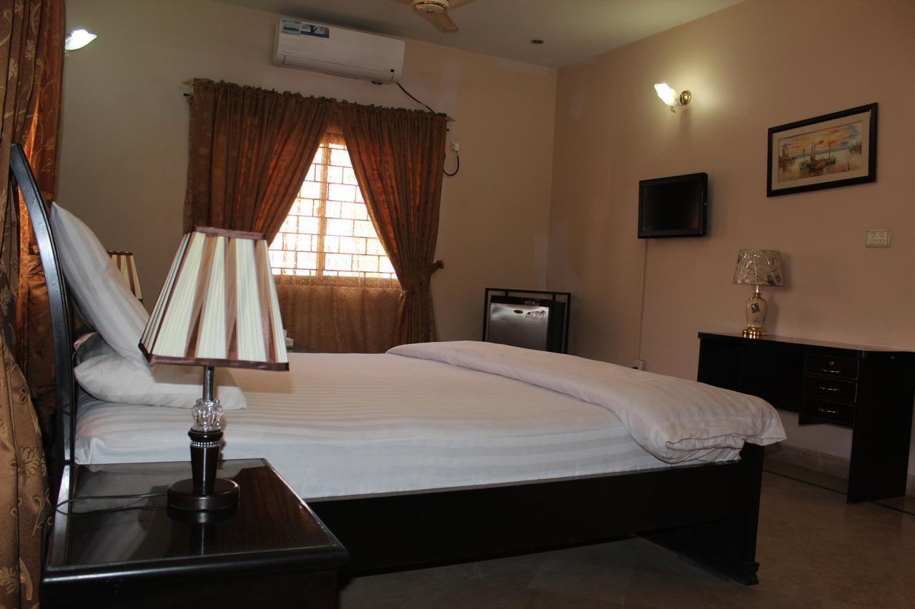 Luxury Inn Karachi Luaran gambar