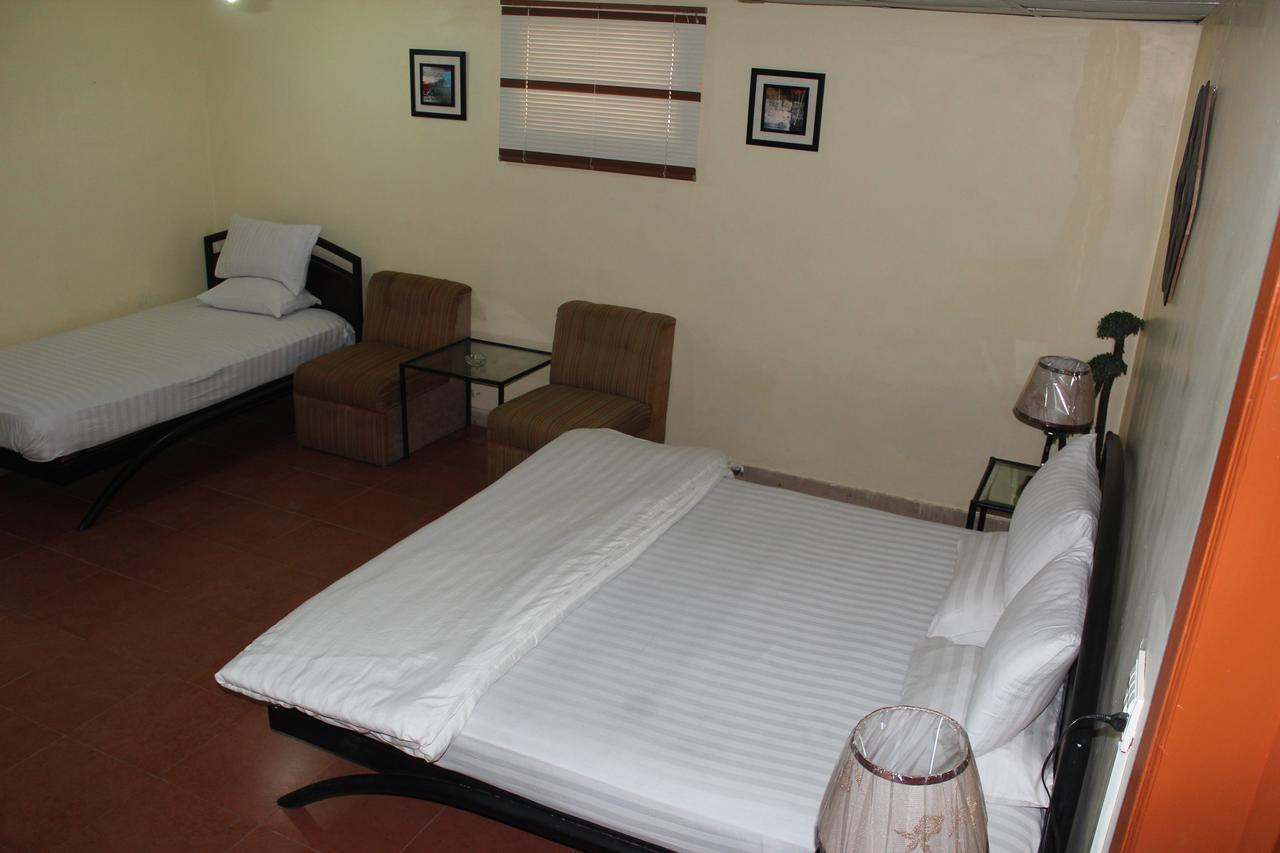 Luxury Inn Karachi Luaran gambar