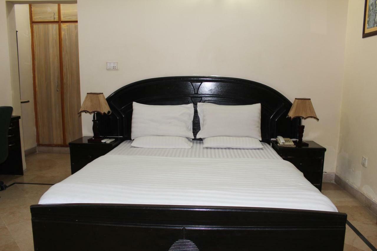 Luxury Inn Karachi Luaran gambar