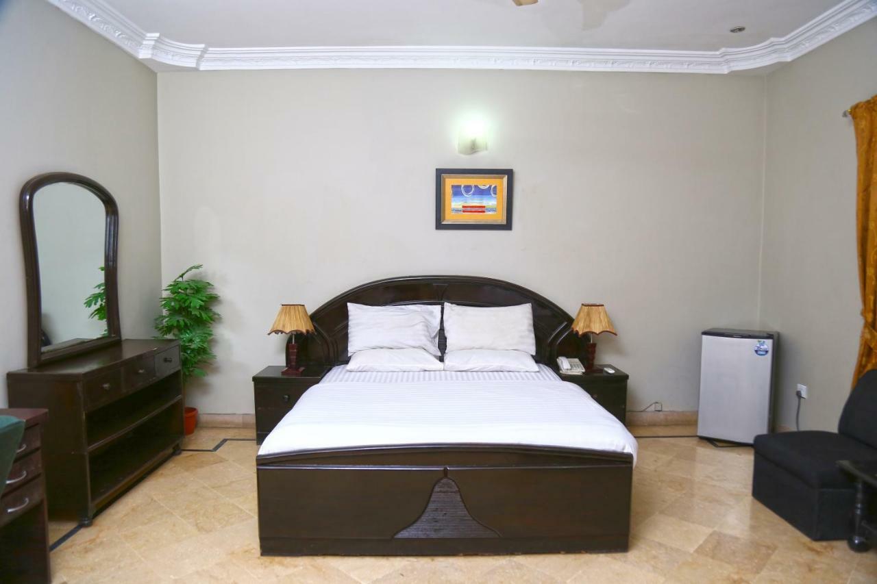 Luxury Inn Karachi Luaran gambar