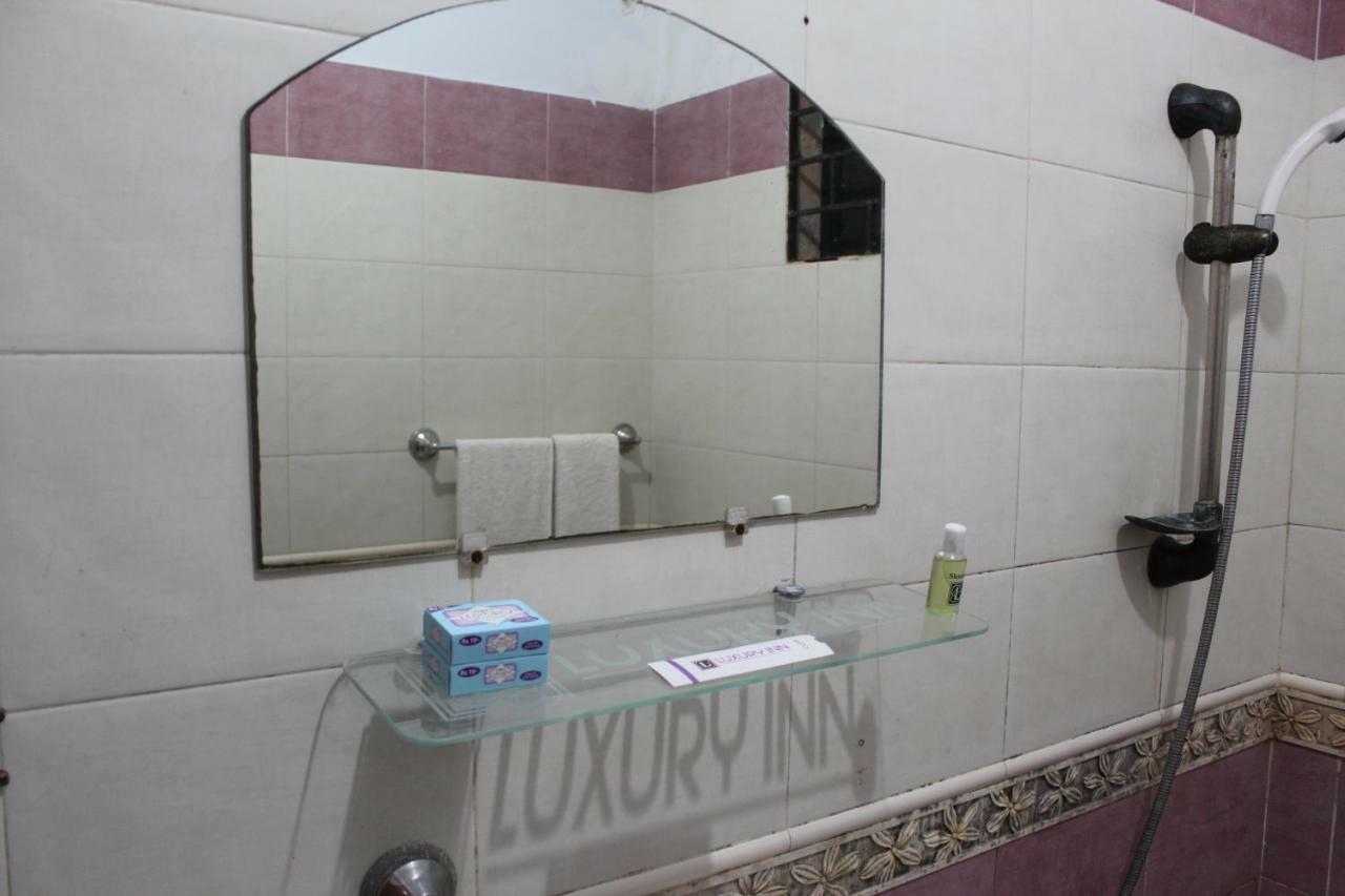 Luxury Inn Karachi Luaran gambar