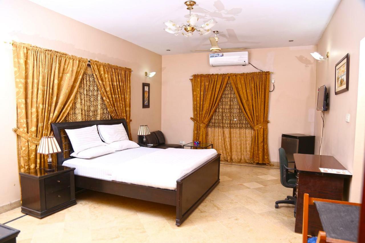 Luxury Inn Karachi Luaran gambar