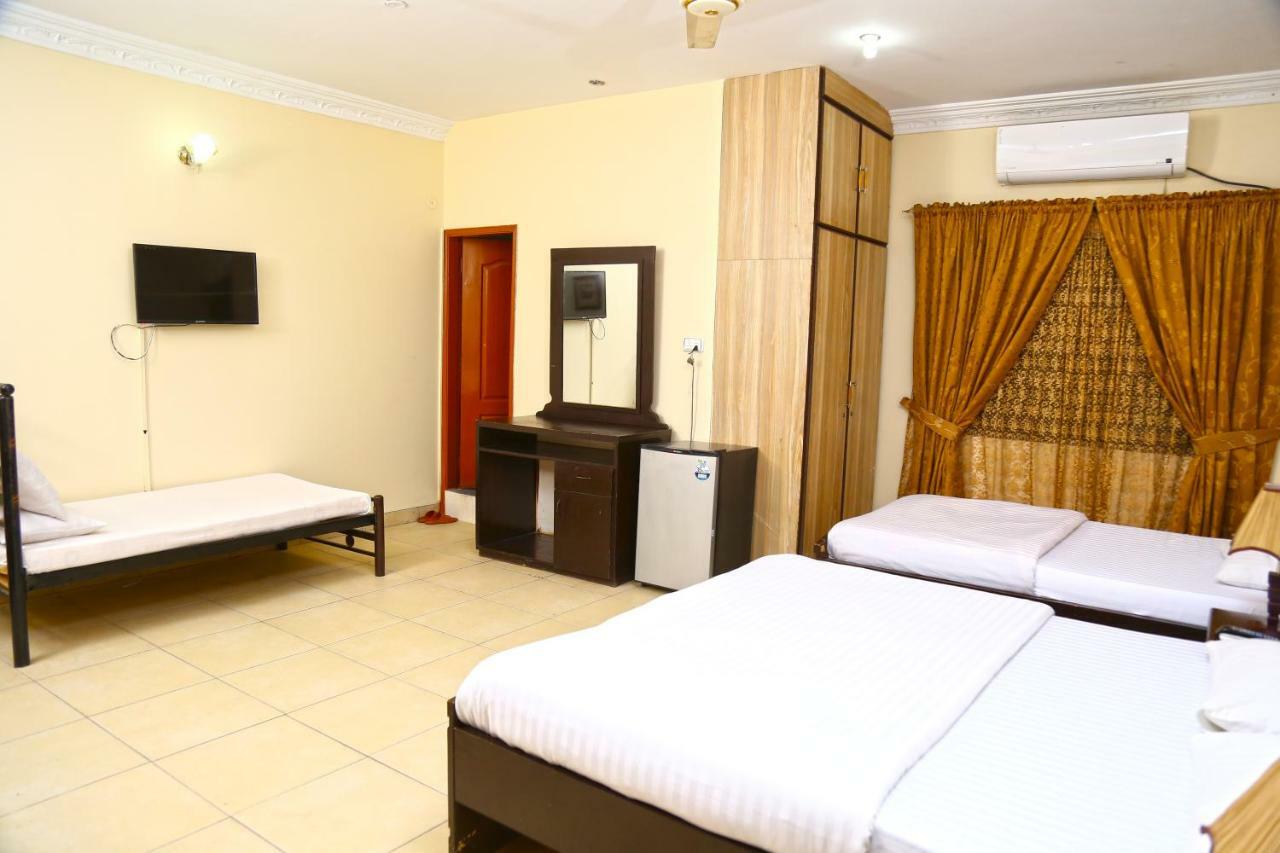 Luxury Inn Karachi Luaran gambar