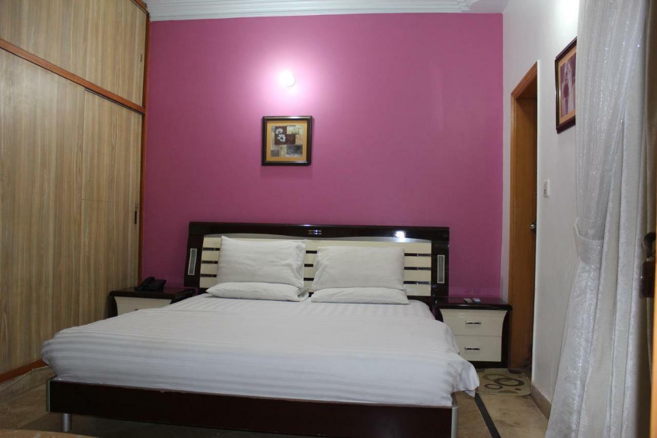 Luxury Inn Karachi Luaran gambar