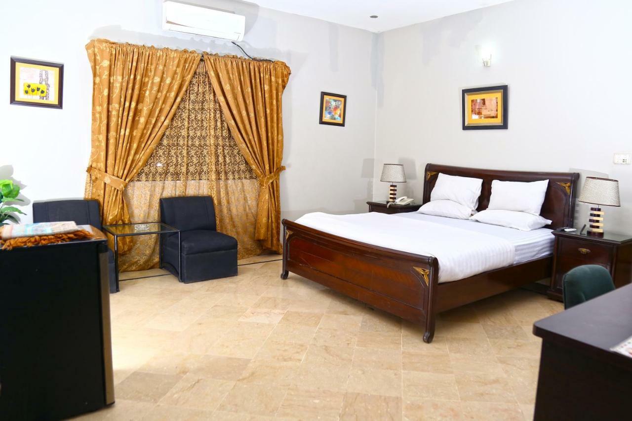 Luxury Inn Karachi Luaran gambar